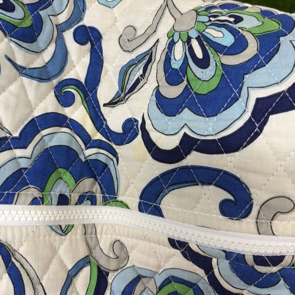 Womens VERA BRADLEY Large Size Duffel Bag 22x12x12 Mediterranean White RETIRED - Picture 3 of 10